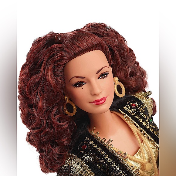 Barbie Signature - Gloria Estefan Doll - Picture 5 of 7